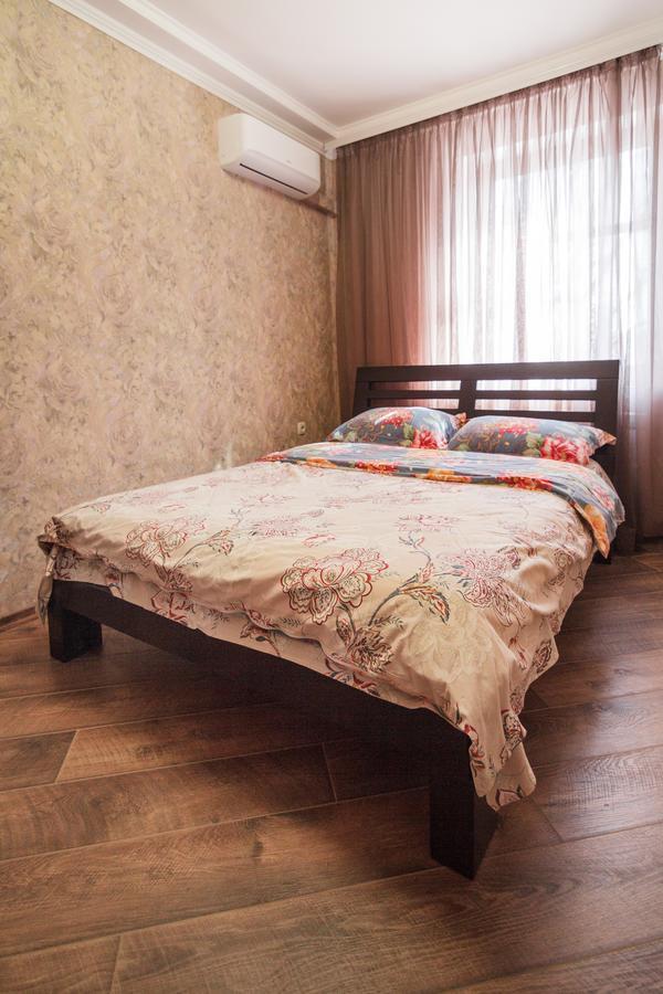 In Deribasovskaya * Odessa